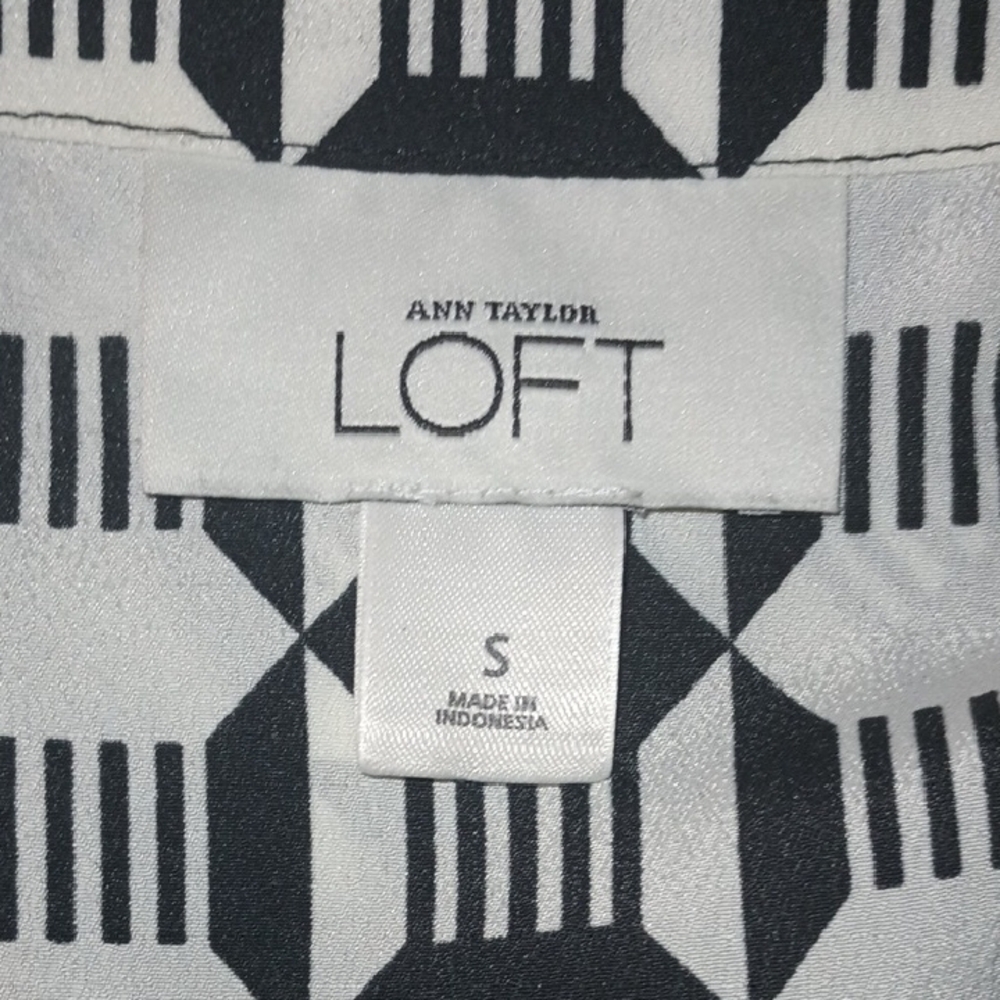 LOFT Monochrome Geometric Blouse - Picture 2 of 8